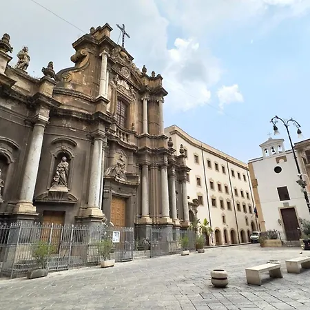 Centro Storico Sant'anna - A Unique Sicilian Art Apartman